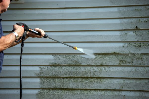 Vinyl Siding Power Washing in Easton