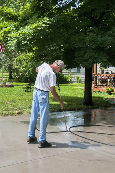 Driveway Concrete Cleaning in Easton
